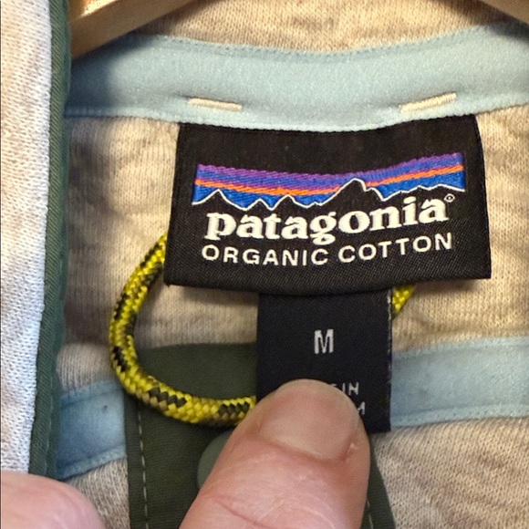 Patagonia Light Gray Quilted Pullover with Green Snap Placket - Picture 3 of 4